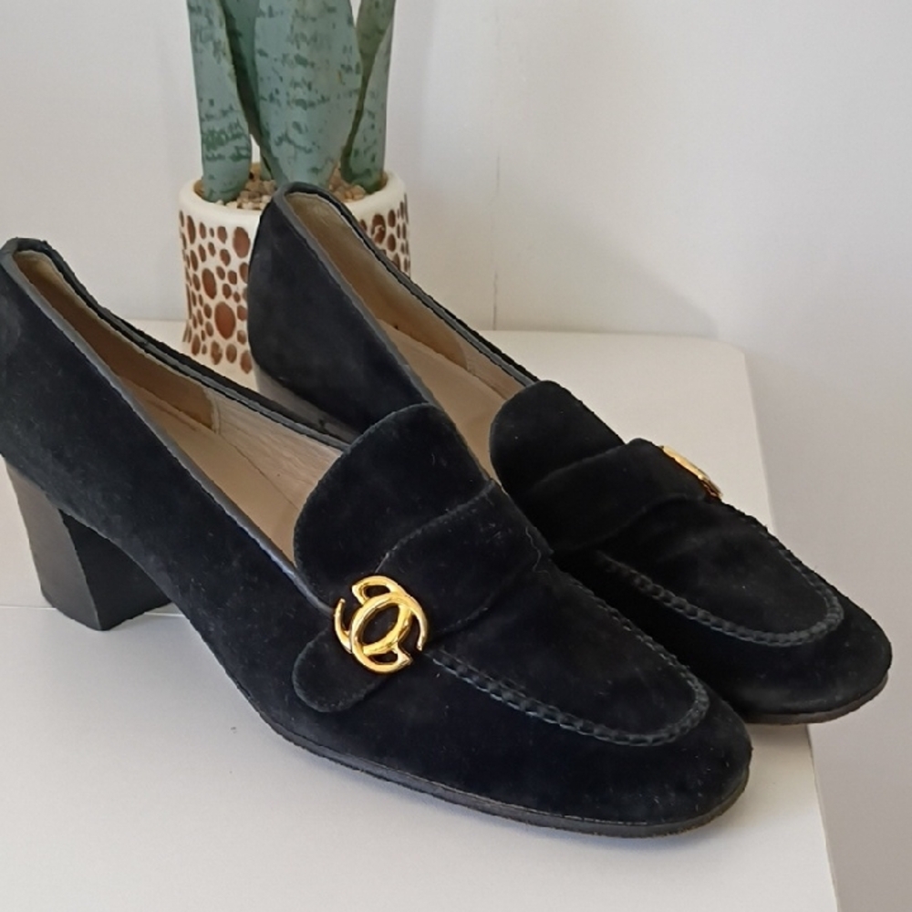 Vintage Gucci Black Heeled Loafers with Gold Accent Womens Size 37 B Shoe - Picture 5 of 15